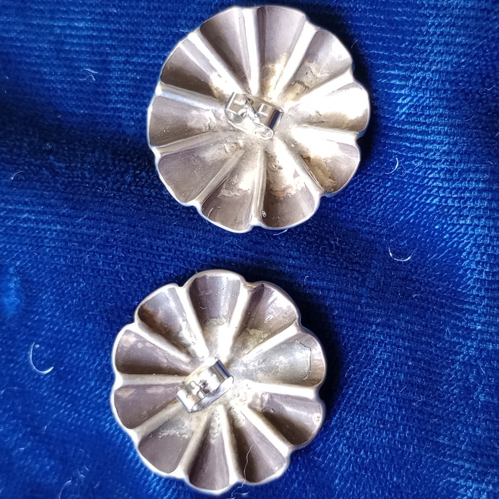 Vintage Silver Floral Shaped Southwestern Stud Earrings - Picture 8 of 13